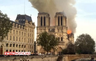 Incendio en la Catedral de Paru00eds. Captura video 