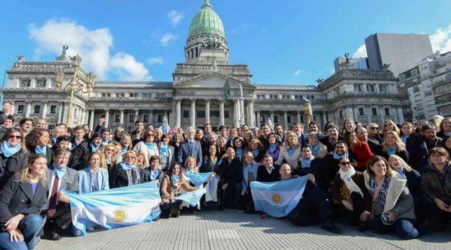 Políticos se manifiestan por las dos vidas frente a Congreso de la Nación Argentina  - Foto: Unidad Provida?w=200&h=150