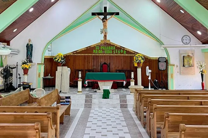 Reconstruyen iglesias destruidas por huracán Iota en Colombia