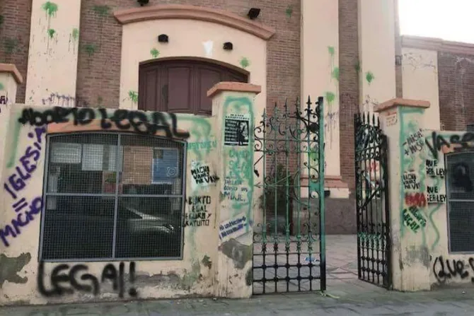 Atacan iglesia en Argentina tras rechazo del proyecto del aborto