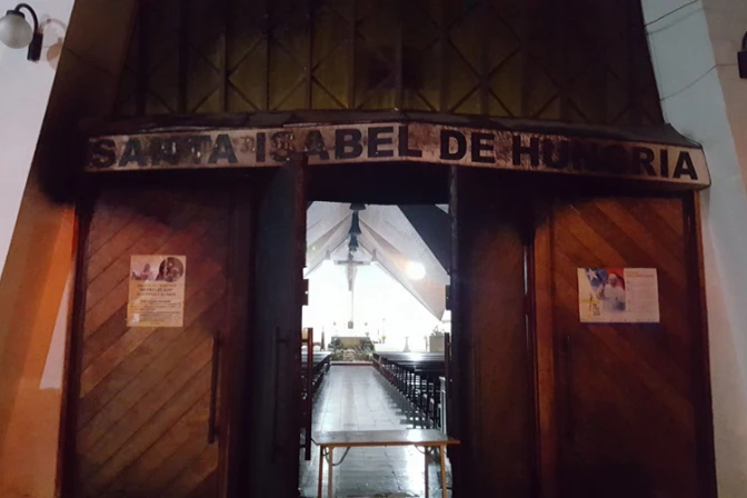 Iglesia en Chile lamenta ola de ataques contra visita del Papa Francisco