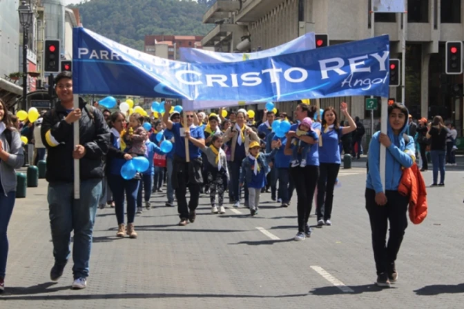 Miles celebraron pasacalle pastoral por visita del Papa Francisco a Chile [FOTOS]