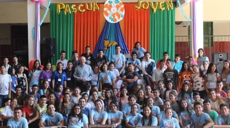 Jóvenes de Paraguay se comprometen por la vida y la familia en Pascua Joven
