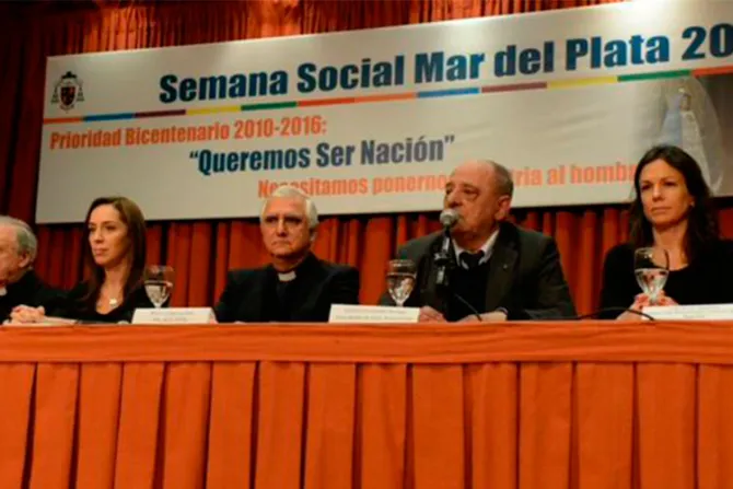 Obispos de Argentina invitan a ponerse la “Patria al hombro”