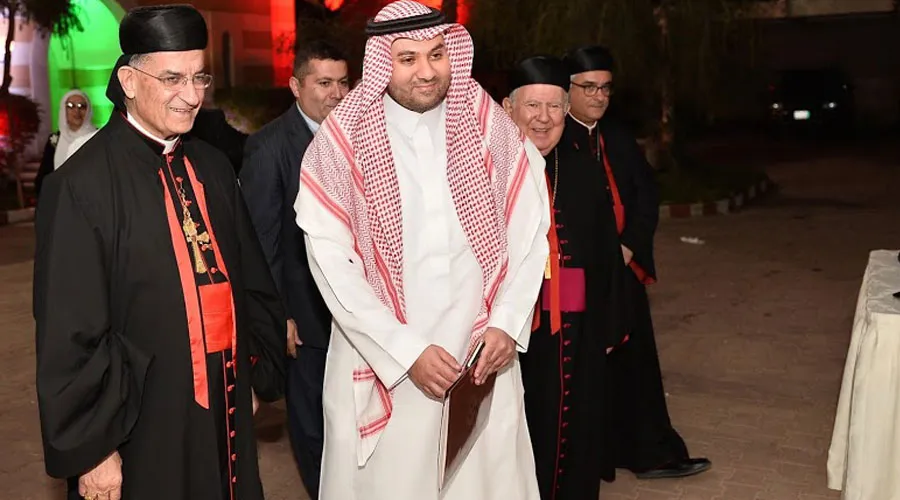 El Cardenal Patriarca Boutros Raï a su llegada a la capital saudí. Foto: Patriarcado Maronita?w=200&h=150