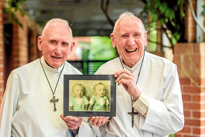 Gemelos celebran 60 años de ser ordenados sacerdotes [FOTOS]