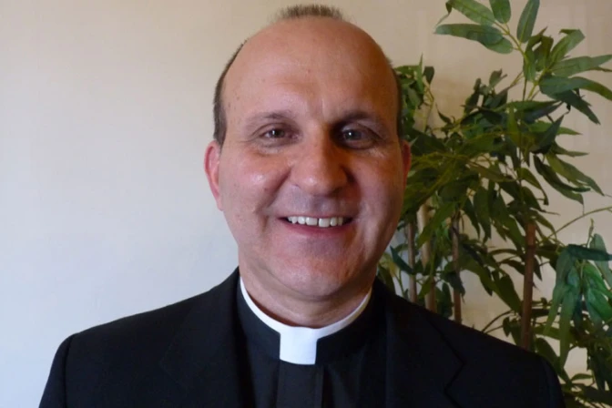 Sacerdotes que ceden a “matrimonio” gay dañan a quienes tratan de ayudar, dice experto