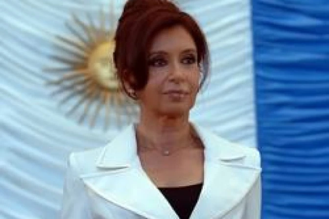 Obispos piden a Presidenta reelecta construir Argentina con ayuda de Dios