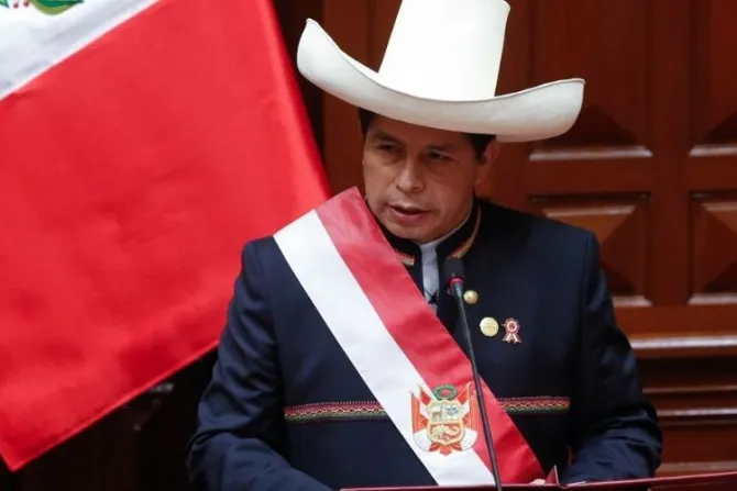 Arzobispo pide al Presidente del Perú limpiar su gobierno de vínculos con el terrorismo