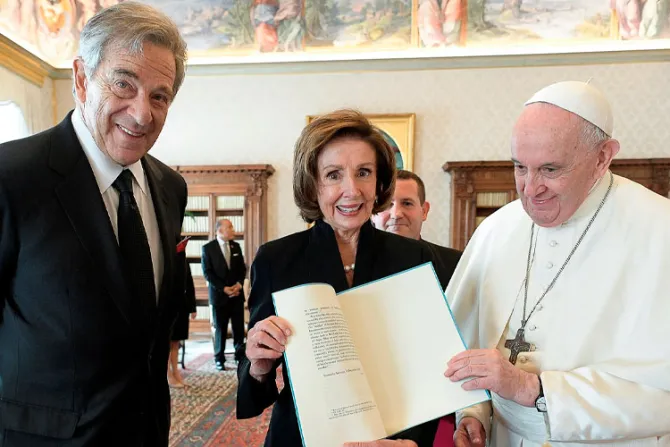 Nancy Pelosi abandona Misa en Roma por motivos de seguridad