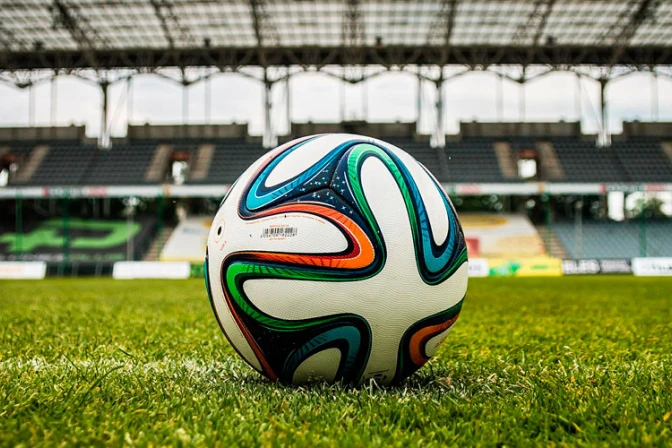 Sacerdote cierra campo de fútbol parroquial por gritos blasfemos