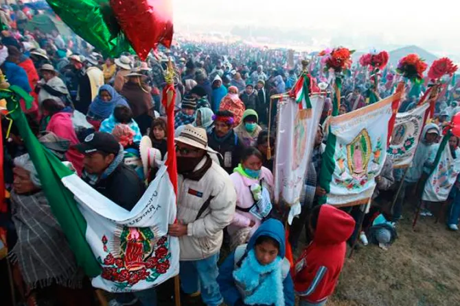 90 mil fieles siguen ejemplo del Papa y peregrinan a la Virgen de Guadalupe en México
