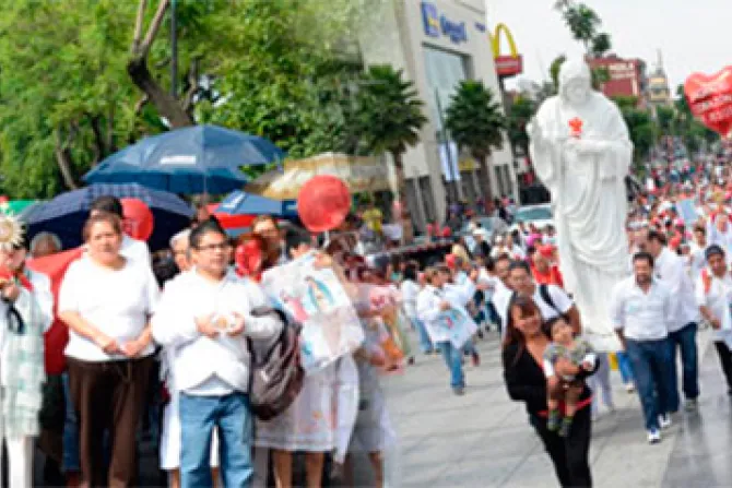 Mexicanos rezan ante Virgen de Guadalupe por quienes promueven el aborto y atacan a la familia