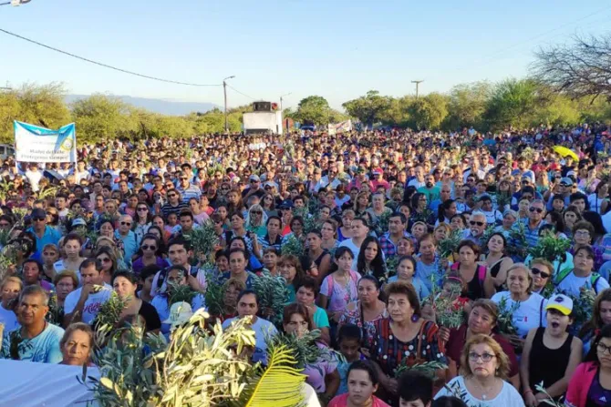 Regresa tradicional peregrinación con que comienza Semana Santa en Argentina