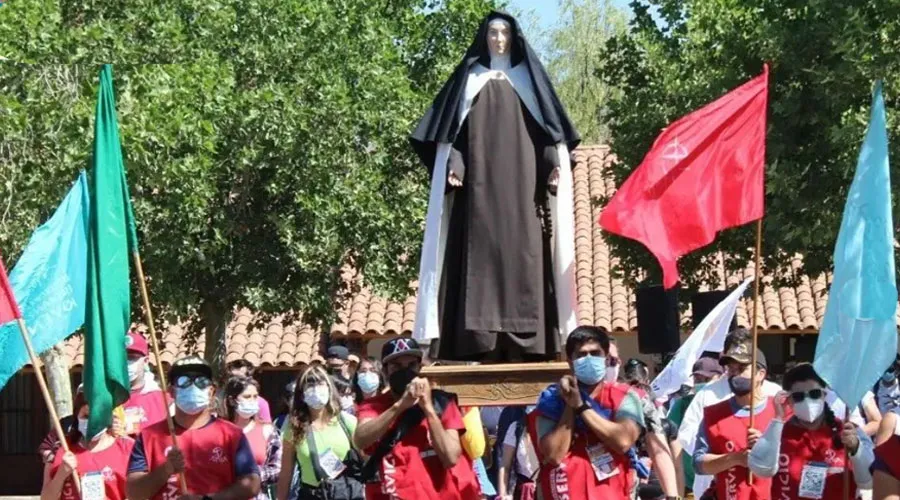 Peregrinación juvenil Santuario Santa Teresa de Los Andes. Crédito: Vicaría de la Esperanza Joven, Arzobispado de Santiago de Chile