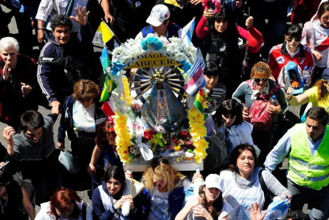 FOTOS: Multitudinaria peregrinación de jóvenes a la Virgen de Luján en Argentina