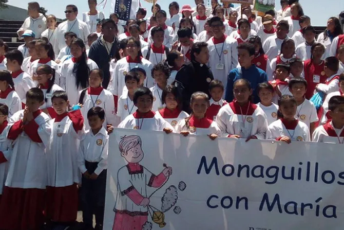 FOTOS: Más de 800 monaguillos peregrinan a la Basílica de Guadalupe en México