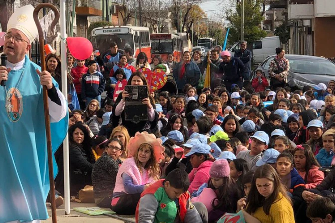 Niños caminan junto a los “latidos de María” en Peregrinaciones Marianas Infantiles 
