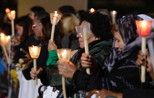 Personas orando / Foto: Daniel Ibu00e1u00f1ez (ACI Prensa) 