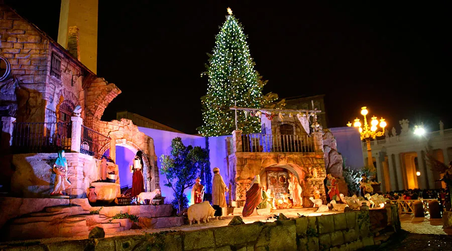 Pesebre y árbol de Navidad en el Vaticano / Foto: Lauren Cater (ACI Prensa)?w=200&h=150