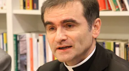 Obispo invita al Papa Francisco al país más ateo del mundo