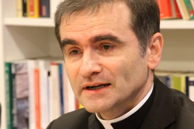 Obispo invita al Papa Francisco al país más ateo del mundo