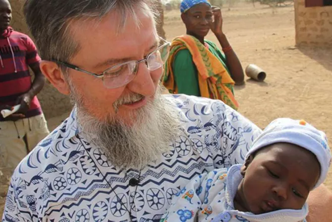 Con oración mantenemos la esperanza, dice superior de sacerdote secuestrado en Níger