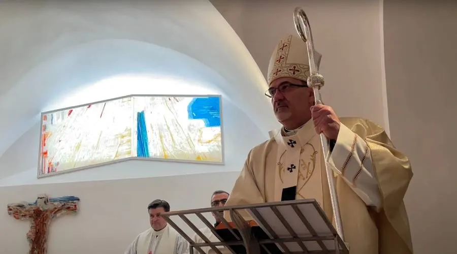 Mons. Pierbattista Pizzaballa en Misa desde el Cenáculo en Jerusalén, este 5 de abril. Crédito: Centro Magdala.?w=200&h=150