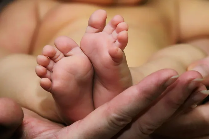 Tras 108 días de muerte cerebral da a luz un bebé sano