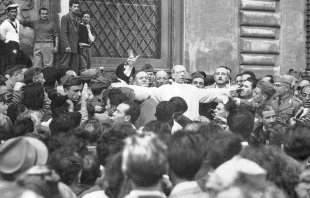 El Papa Pío XII en las calles de Roma. Crédito: Vatican Media