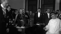 El Papa Pío XI en la inauguración de Radio Vaticano. Crédito: Vatican Media