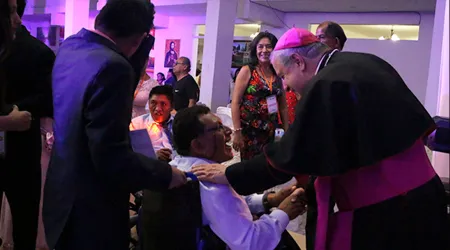 Perú: Iglesia celebra vida de niños discapacitados con fiesta de gala