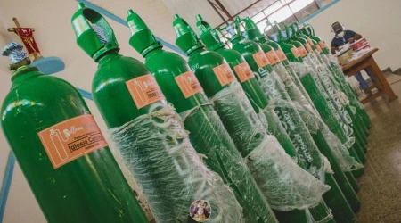 Campau00f1as de Iglesia ayudan a donar balones de oxu00edgeno para hospitales por COVID-19