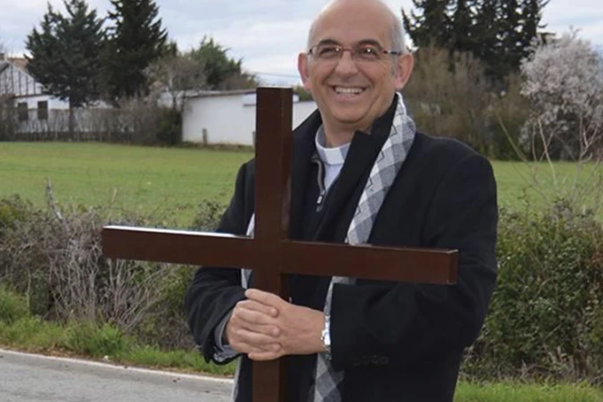 Sacerdote fallece mientras celebraba un funeral