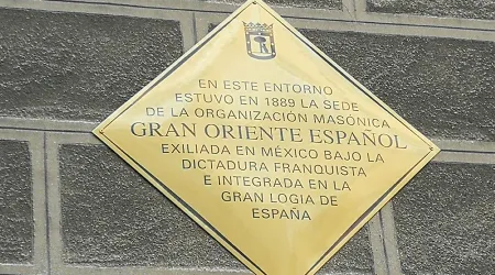 Ayuntamiento de Madrid "homenajeó" a la masonería con placa conmemorativa
