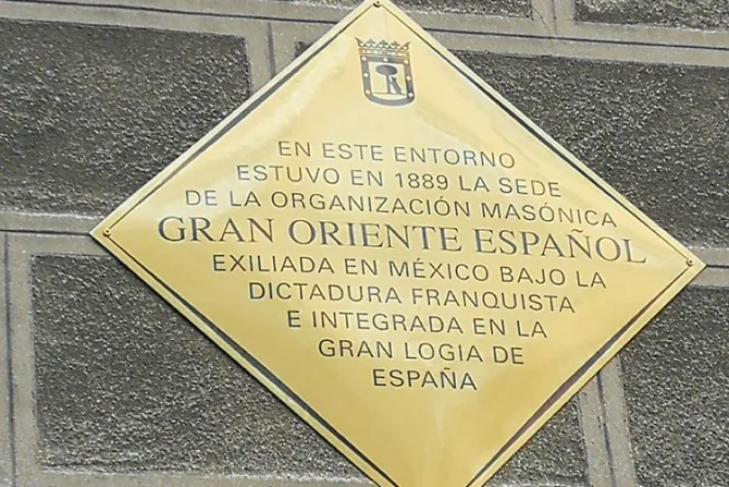 Ayuntamiento de Madrid "homenajeó" a la masonería con placa conmemorativa