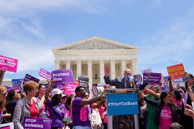 Sector salud de EEUU reasigna $33 millones que antes financiaban a Planned Parenthood