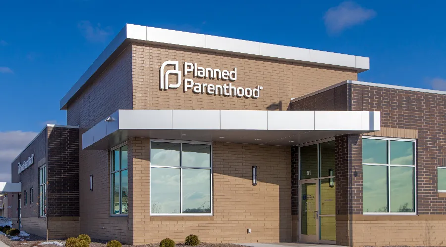Planned Parenthood anuncia el despido de unos 100 empleados en Estados Unidos
