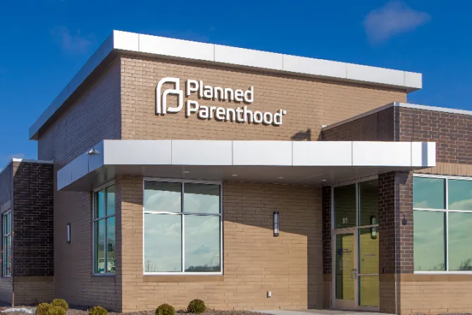 Planned Parenthood anuncia el despido de unos 100 empleados en Estados Unidos