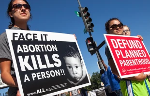 Manifestaciu00f3n exigiendo que se corte el financiamiento a Planned Parenthood, el 22 de agosto de 2015. Foto: Flickr American Life League (CC-BY-NC-2.0) 