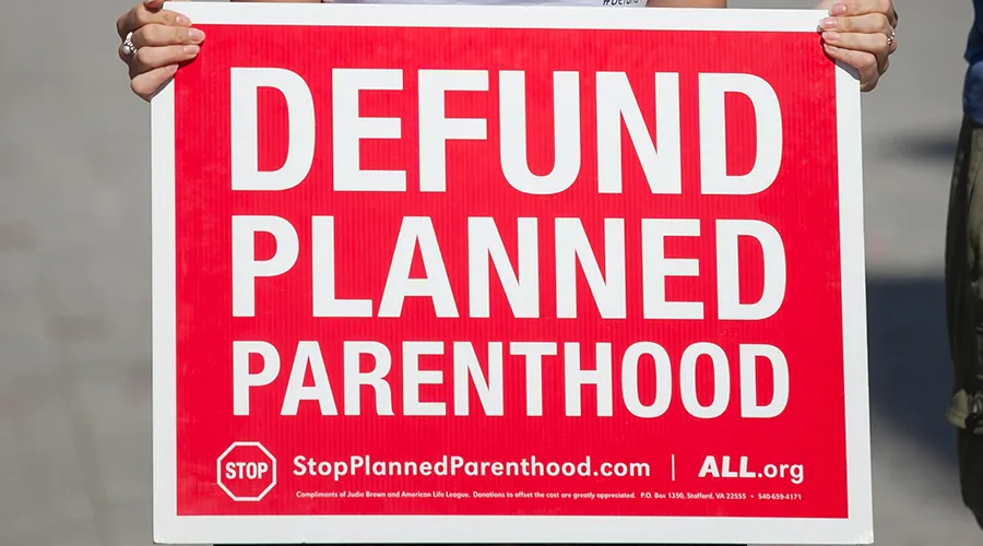 Cartel pidiendo cortar financiamiento con impuestos a Planned Parenthood. Foto: Flickr American Life League (CC BY-NC 2.0)