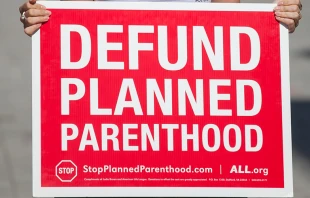 Cartel pidiendo cortar financiamiento con impuestos a Planned Parenthood. Foto: Flickr American Life League (CC BY-NC 2.0) 