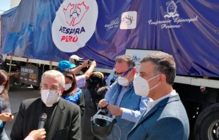 Mons. Javier del Ru00edo en la entrega de la planta de oxu00edgeno. Cru00e9dito: Arzobispado de Arequipa 