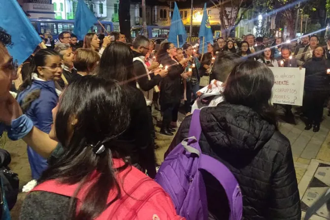 Cientos rezan por JuanSe ante sedes de centro de abortos Profamilia en Colombia [FOTOS]