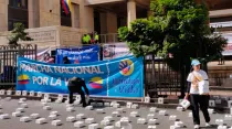Una imagen al inicio del plantón ante la Corte Constitucional de Colombia. Crédito: Unidos por la Vida