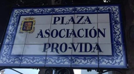 Inauguran plaza en Espau00f1a con el nombre de u201cAsociaciu00f3n pro vidau201d