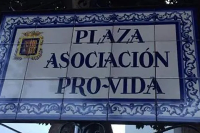 Inauguran plaza en España con el nombre de “Asociación pro vida”