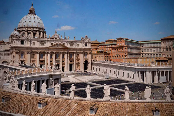 El Papa Francisco recibe a polémica red de "laicas y laicos" en el Vaticano