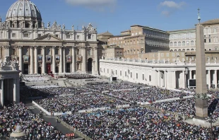 La Plaza de San Pedro llena de fieles / Cru00e9dito: Martha Calderu00f3n (ACI Prensa) 