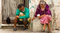 Los pobres en Argentina, indica el informe, alcanzan el 43% de la población. Crédito: Shutterstock